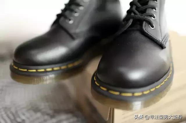 男人变成熟的条件,男人怎么可能少得了一双高端男靴