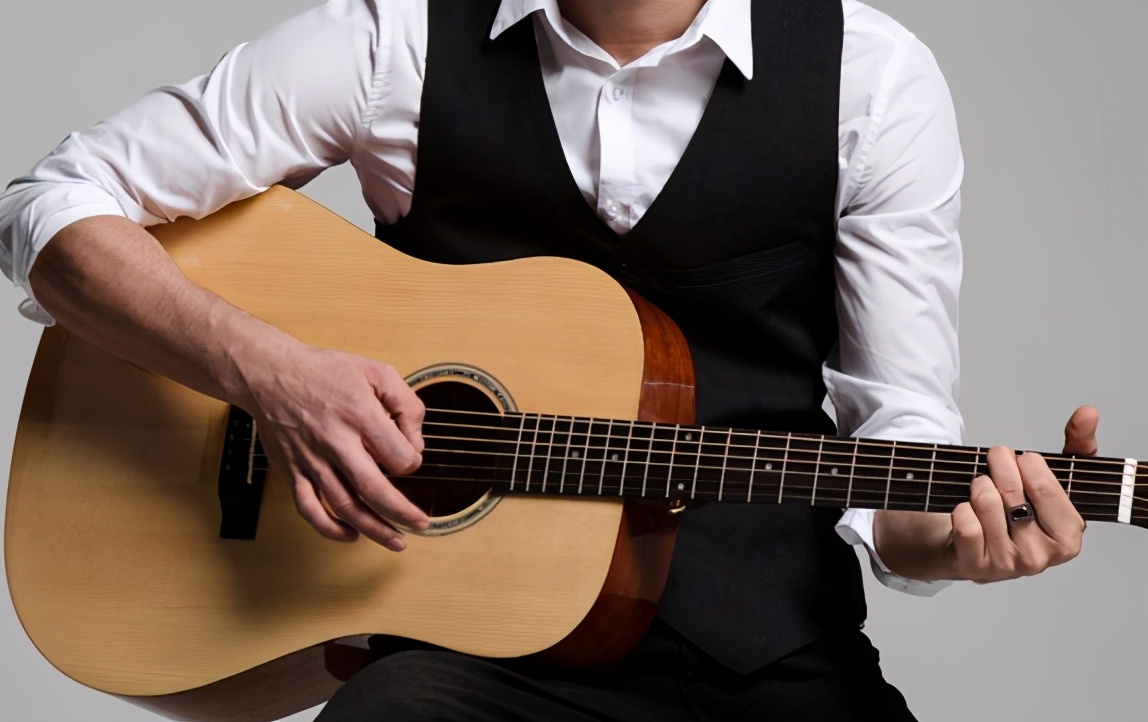 如何选择一把初学入门吉他,初学入门吉他买什么调的好