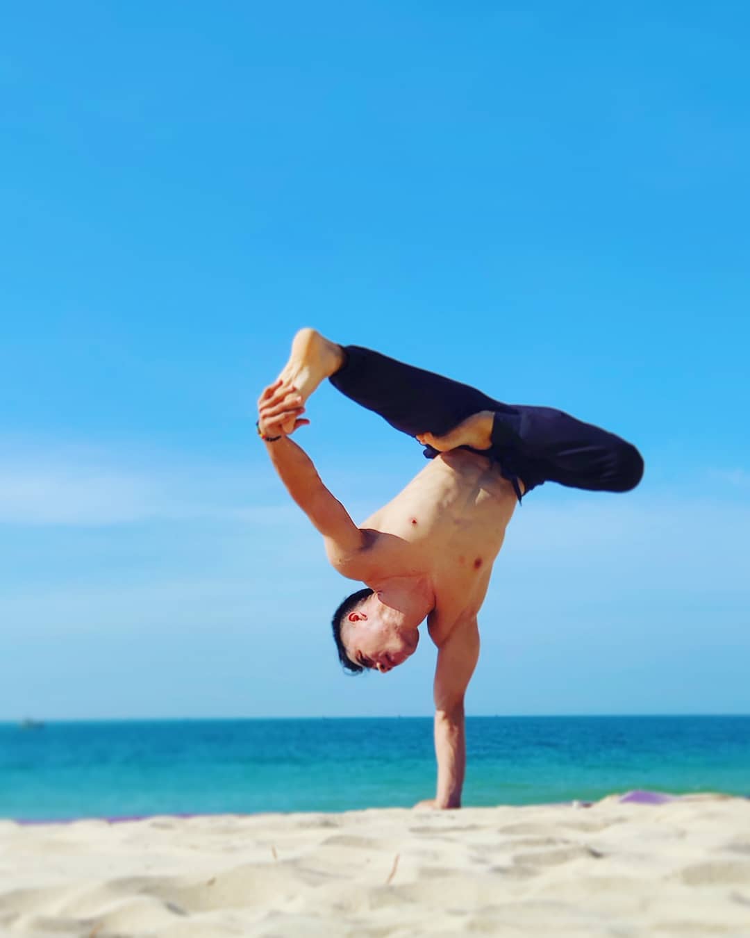 海边沙滩瑜伽体式简单好看,海滩瑜伽动作