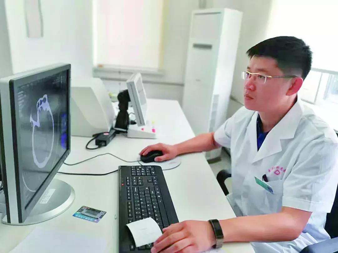 大爱无疆医者仁心致敬中国医师节,大爱无疆医师节