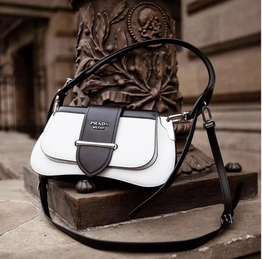 刚认识的女朋友情人节送什么礼物,情人节送四十多岁女朋友什么礼物