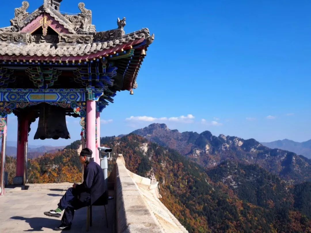 一座神人共栖的“煤都”