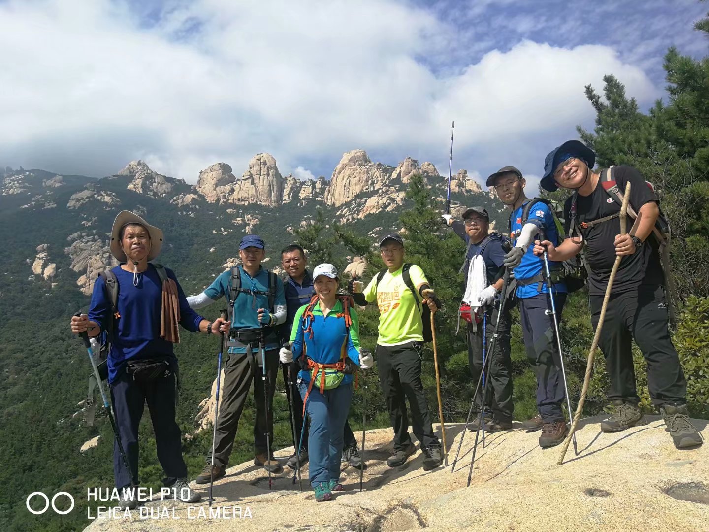 远征三晋凯旋还，飓风众人把酒欢