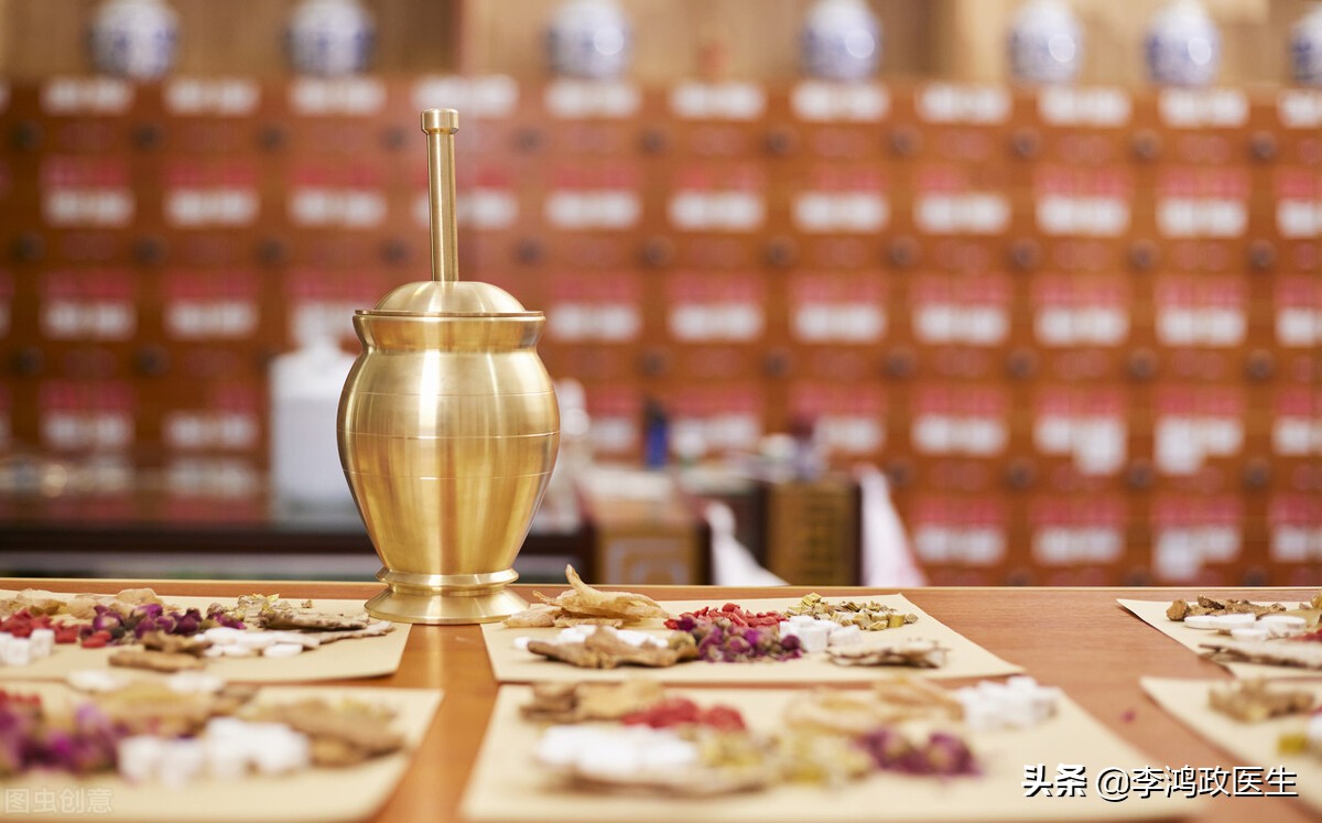 男子怪病脖子穿孔吃啥漏啥，神医还来骗钱，最终找我：被误诊25年