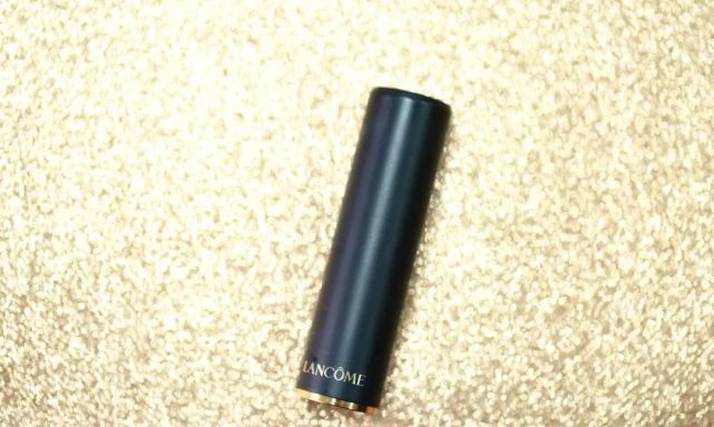 买口红被专柜推荐色号忽悠了,买支口红几百块还说色号不对