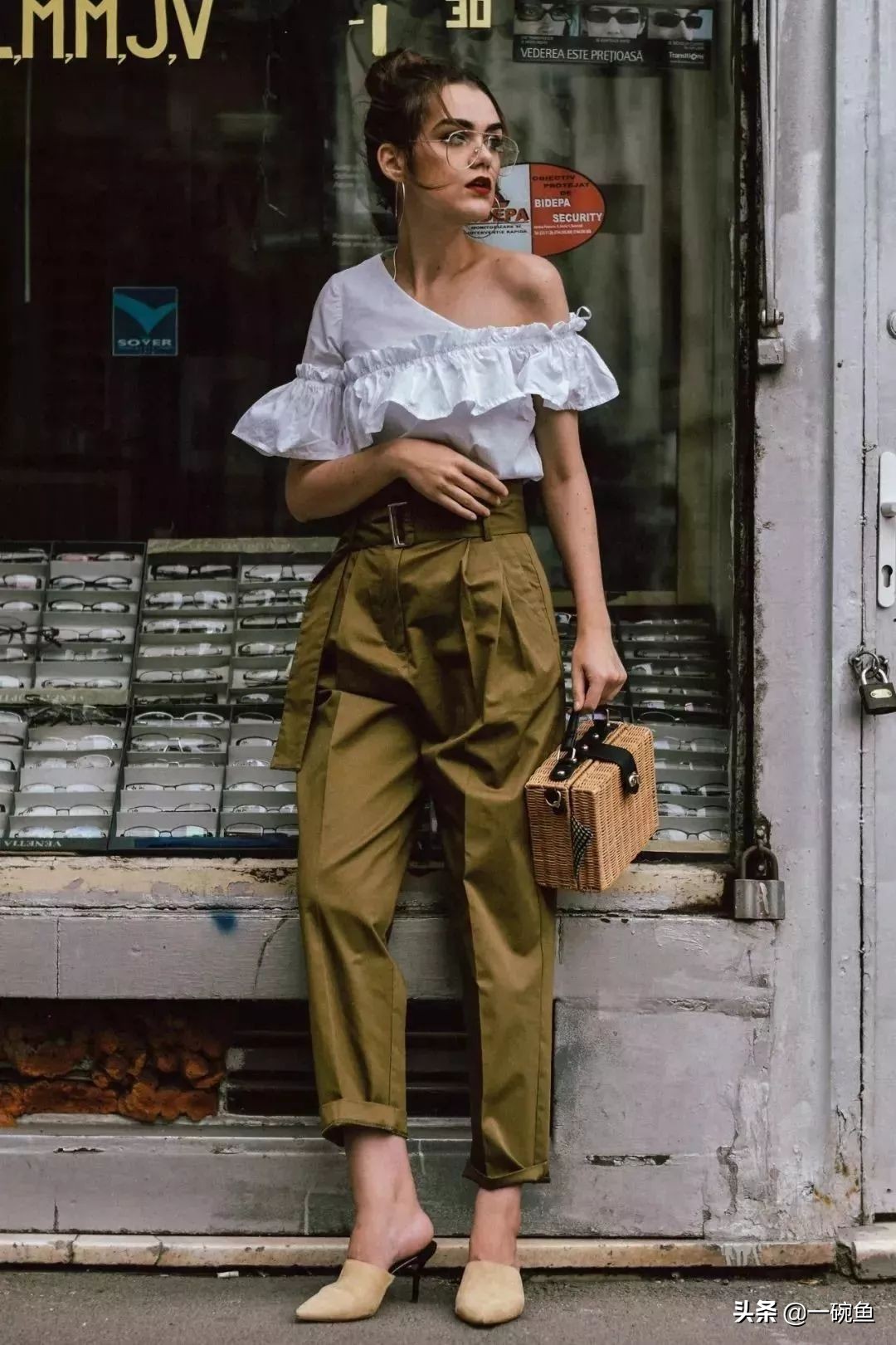 今年流行纸袋裤显瘦又拔高,纸袋裤是什么