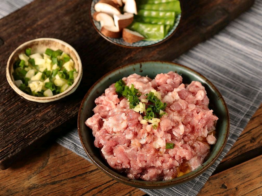 饺子馅调的太稀了可以放点泡面吗,白菜饺子馅太稀了有什么补救办法