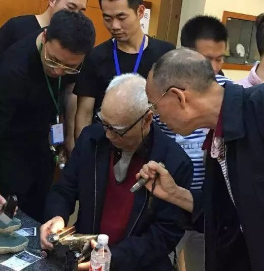 翡翠原石马崇仁 (翡翠大王马崇仁讲解翡翠赌石知识)