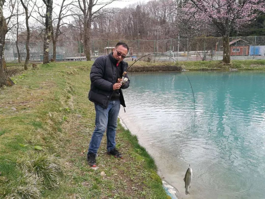 外国游客在日本钓鱼是一个什么样的体验？
