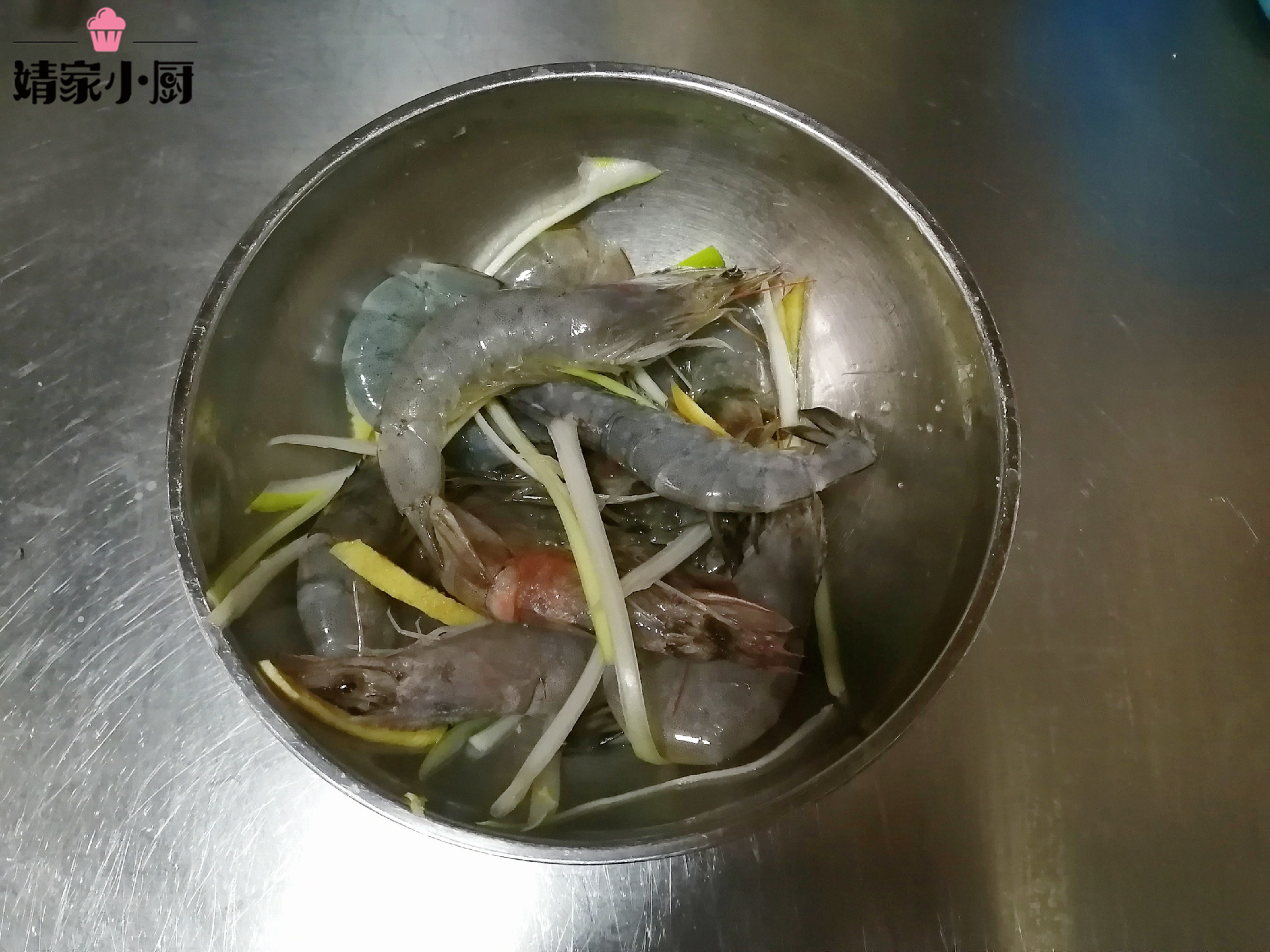 口感酥脆的避风塘炒虾,白灼虾10分钟快手菜