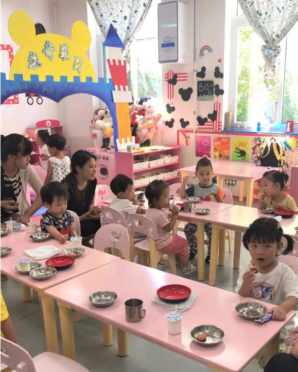幼儿园半日活动入园实录,快乐成长幼儿园主题课程