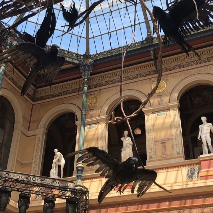 东方元素终于闪耀在时装金字塔尖 (东方元素时装周放异彩)