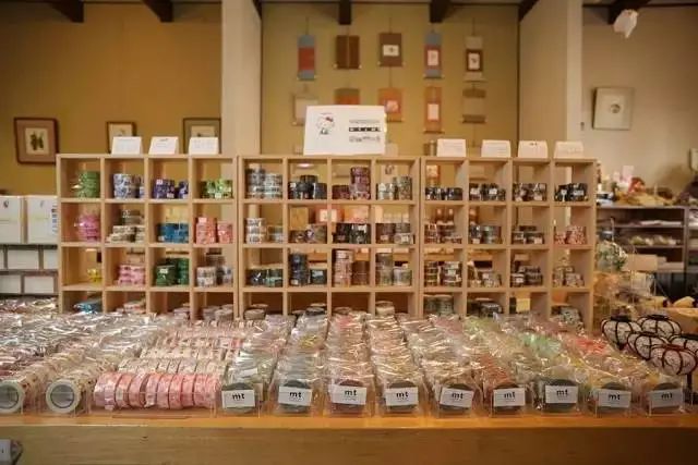 现在,全靠霓虹文具给我带来工作归属感