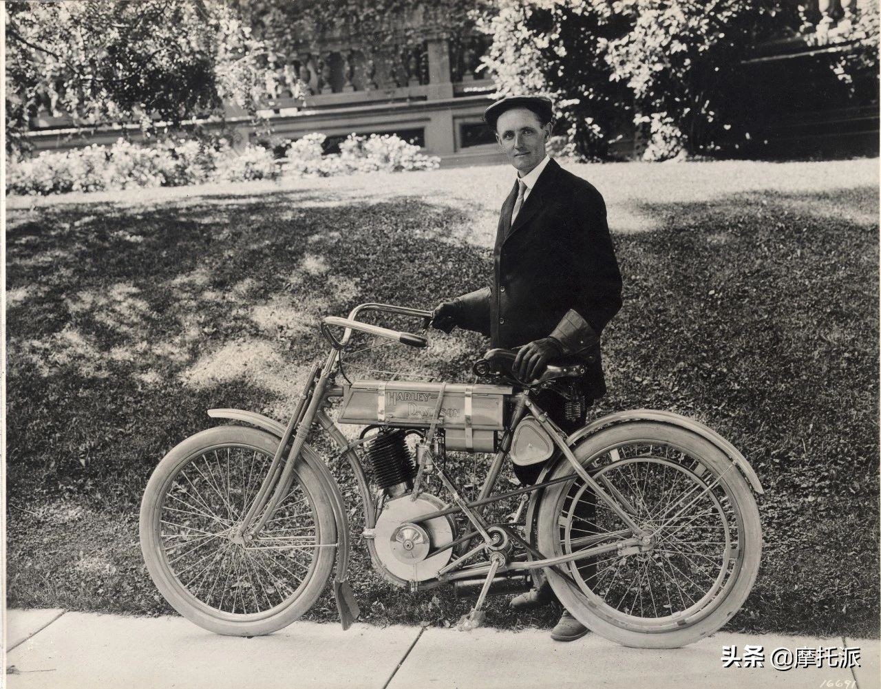 哈雷戴维森成长历程,最早的哈雷戴维森