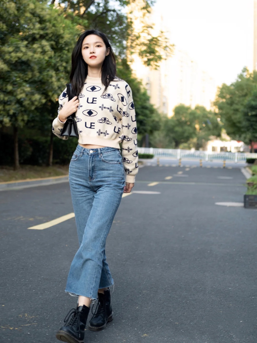 牛仔裤颜色深了如何变浅呢,浅色牛仔裤和深色牛仔裤