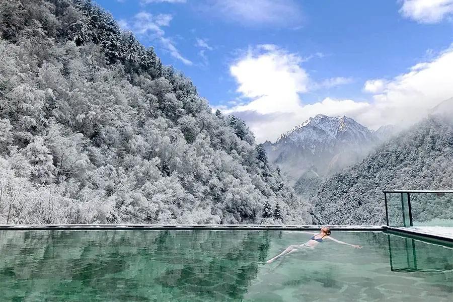 川西泡温泉看雪景,川西12月份最佳雪景泡温泉的地方