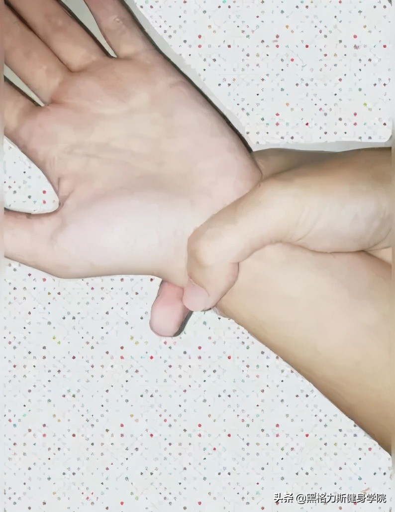 天生小骨架怎么增肥,骨架宽没肉怎么练