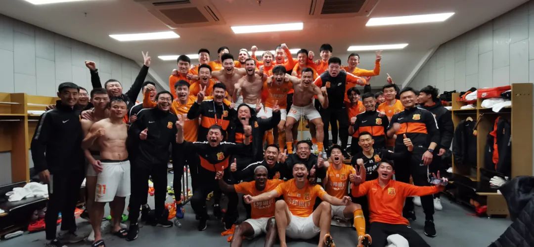 前线丨武汉卓尔总比分3:2战胜浙江能源绿城，成功留在中超