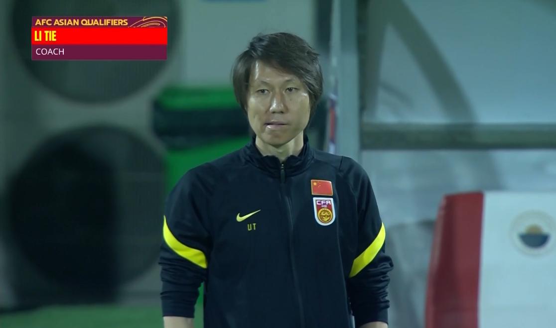 开场35秒吹刘海8次！李铁换下洛国富成转折点，主帅队长同时甩锅