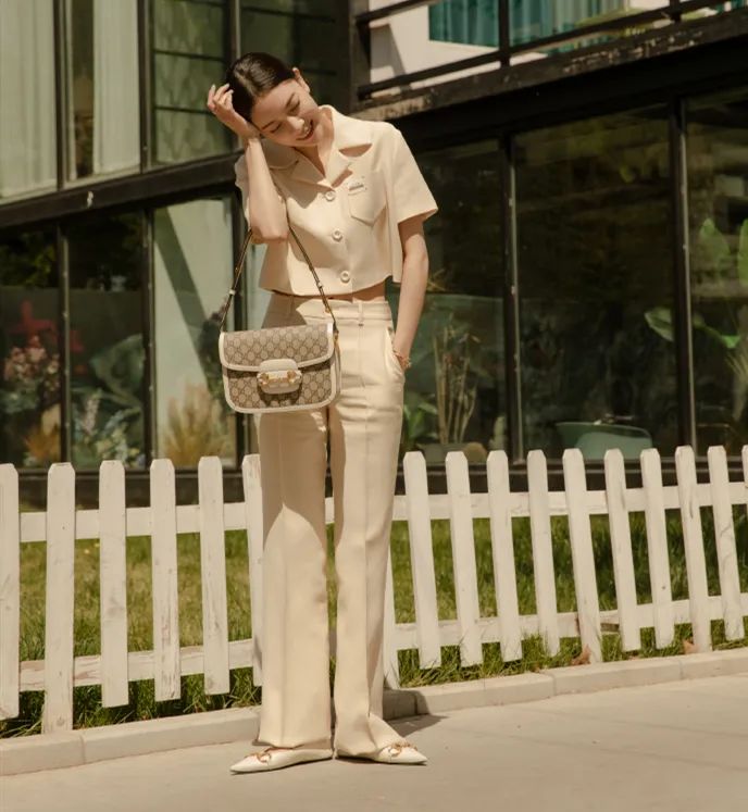 背了双肩包怎么搭配斜挎包,斜挎溜肩