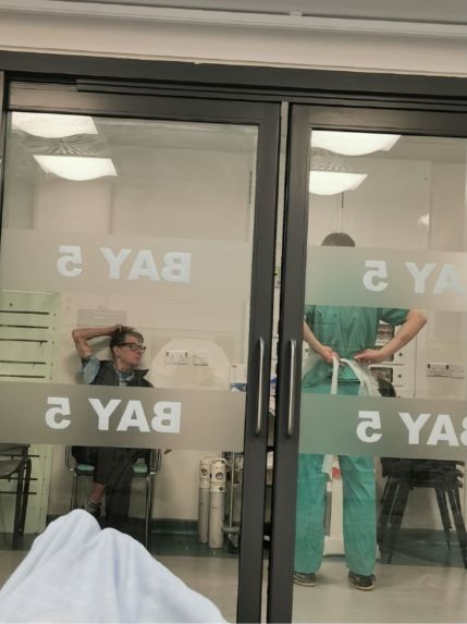 英国新冠高烧3天,英国新冠发高烧三天严重吗