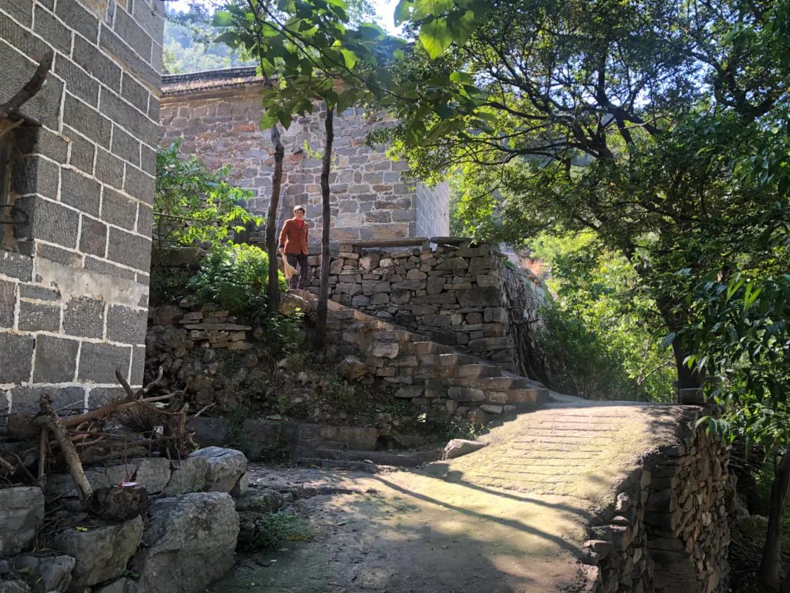 走进太行山深处山村,走进古老的石头村