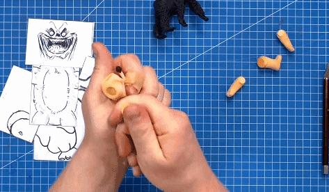 切碎可爱玩具再拼成鬼畜缝合怪，国外手工圈魔改创意大赛惊艳网友