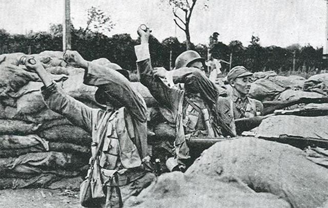 1951年邓华为何主动让位第一副司令给陈赓?甚至亲自致电伟人