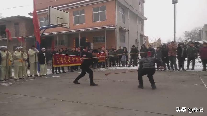 篮球场上深藏不露的人,篮球场上小矮子