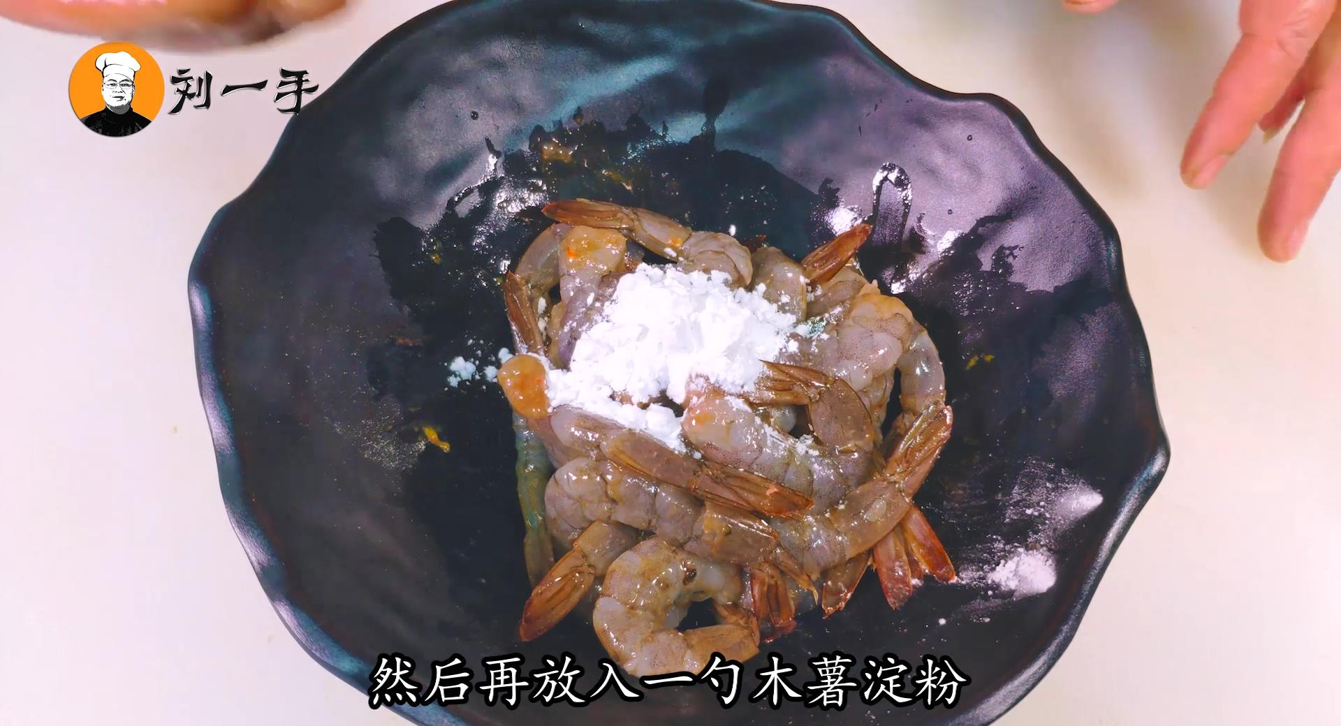 教你菠萝虾仁家常做法，清香酸甜，家人爱吃