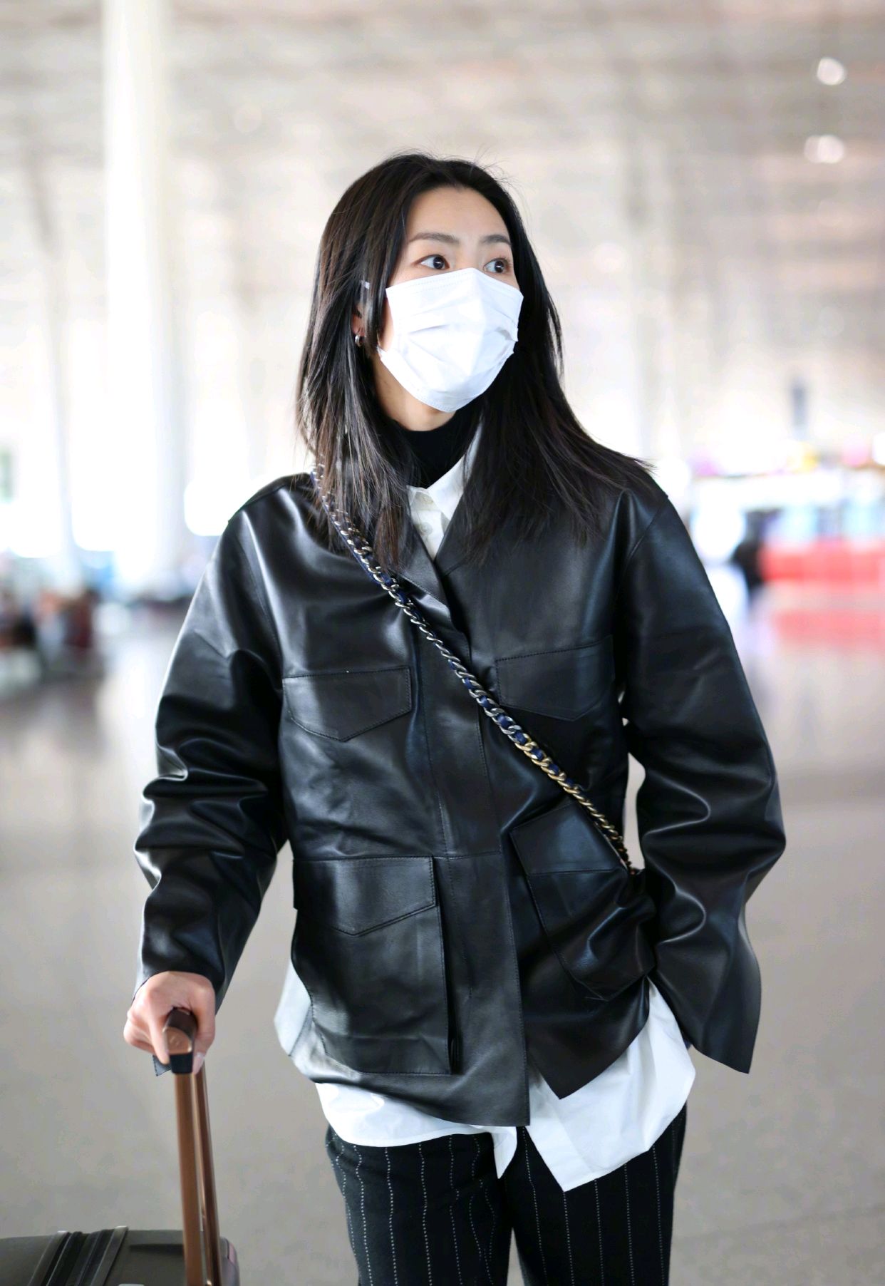 刘雯同款羊羔毛皮衣外套,刘雯的穿搭真高级