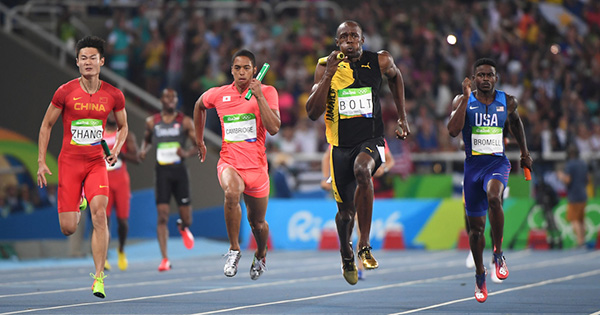 4x100接力张培萌秒杀博尔特的视频,苏炳添和张培萌和博尔特一起比赛