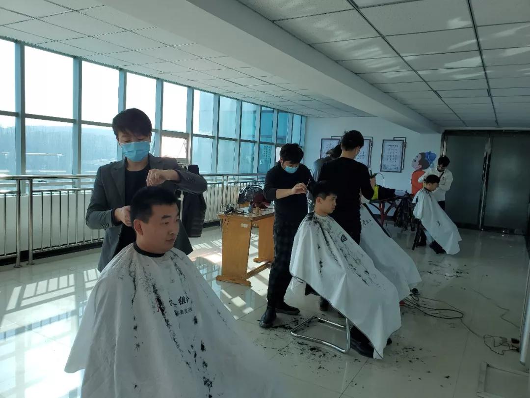 助力抗疫一线民警,党员劳模服务队勇担抗疫粮草官