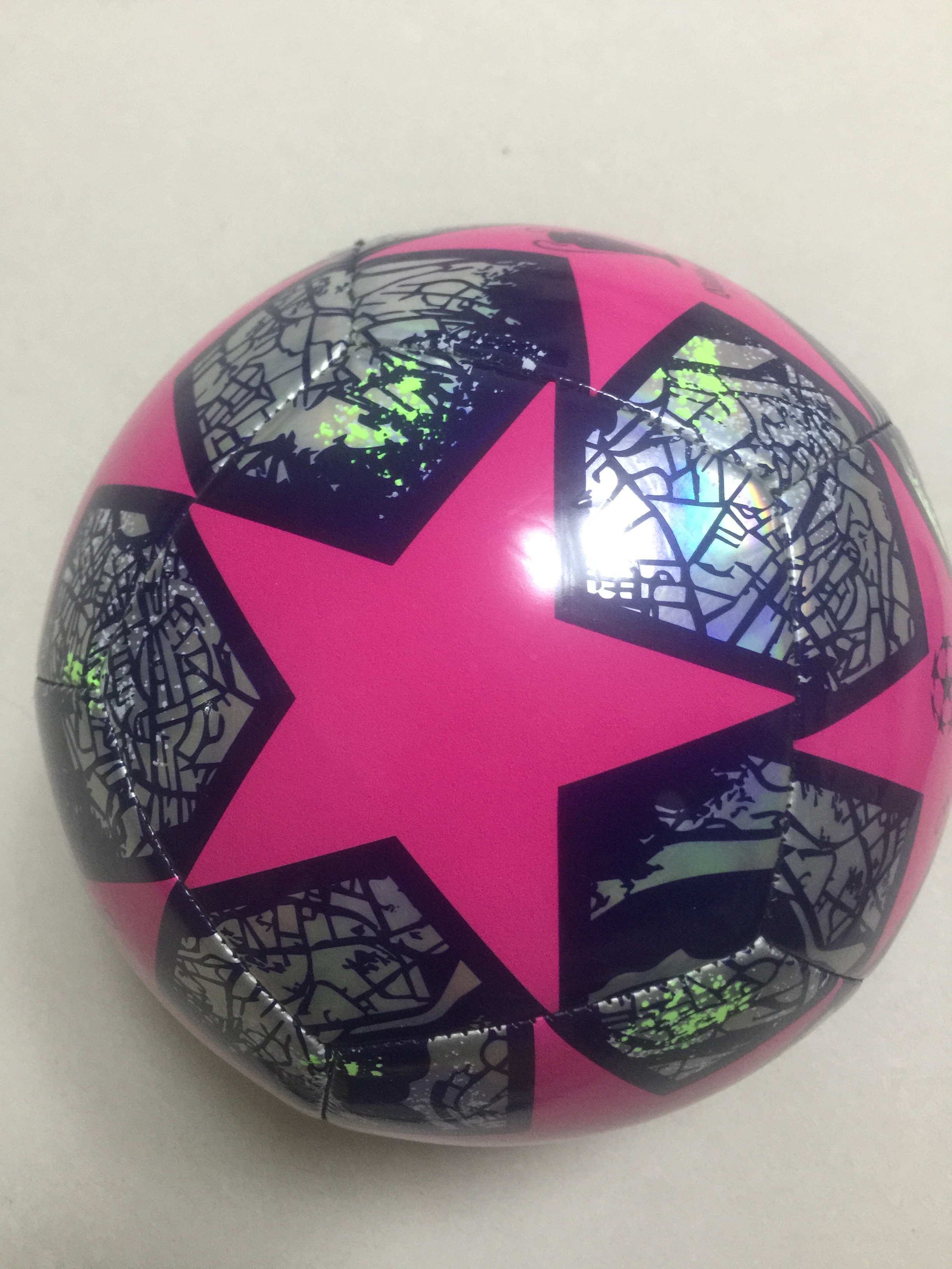 c罗梅西谁的球衣值钱,马拉多纳认为c罗和梅西谁最强