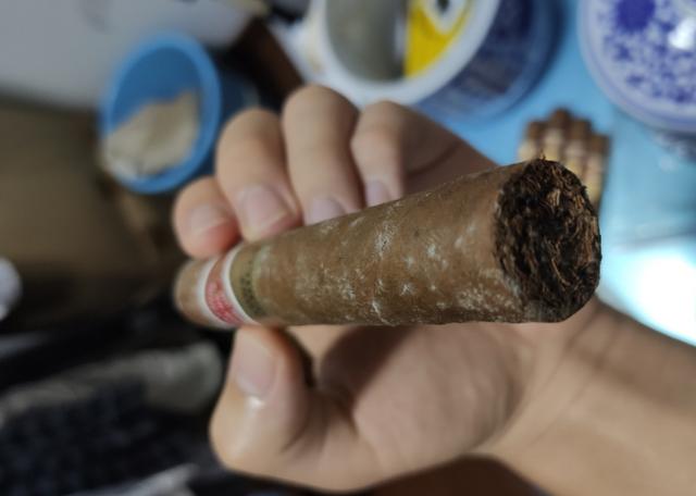 4种香烟建议大家尽量少抽,这几种香烟已被列入禁抽名单