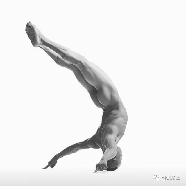 男人裸体瑜伽？一开始我的内心是拒绝的