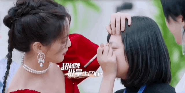 因为眉毛没画好想哭的，应该不只杨超越吧？