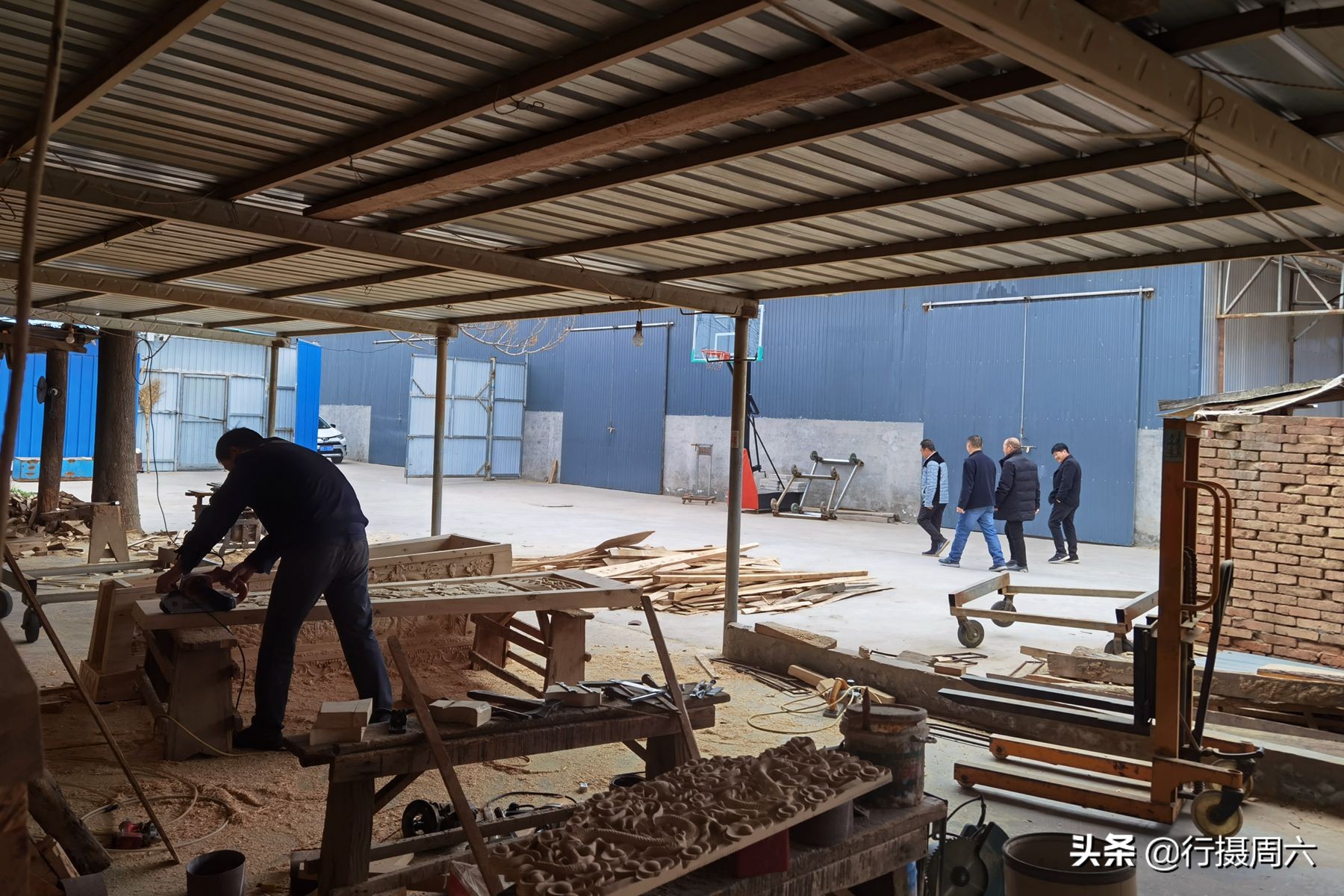 山西农民做棺材生意，“看人下菜”，有人免费，有人掏钱