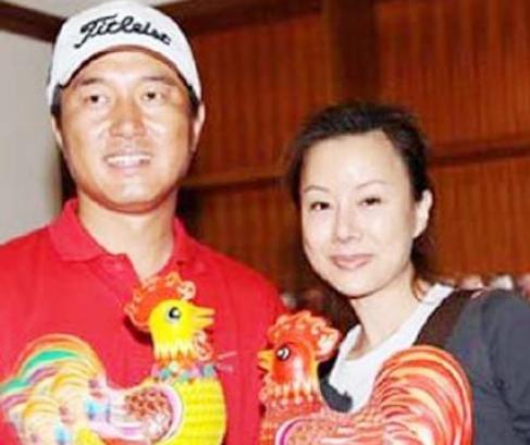 成名后抛弃两任妻子,成名后抛弃妻子迎娶白富美