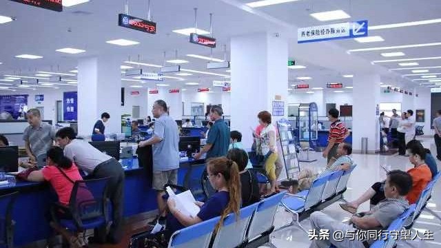 社保卡里面的余额怎么查询,社保卡上的余额怎么查