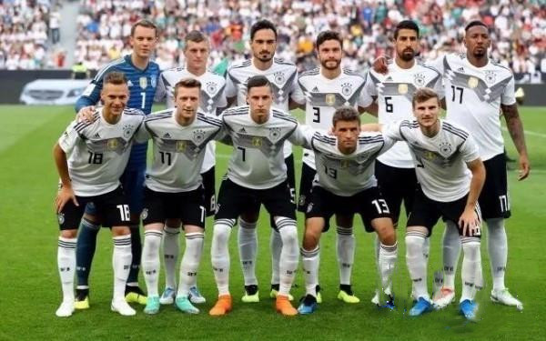 足球衣怎么穿更时尚一点,活力款衣服