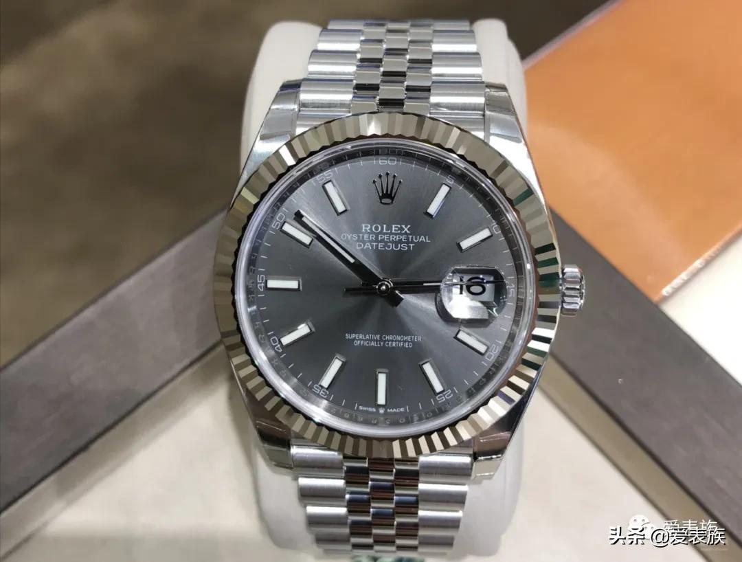 八年后携皇冠重回爱表一族，新年给自己的中年礼物