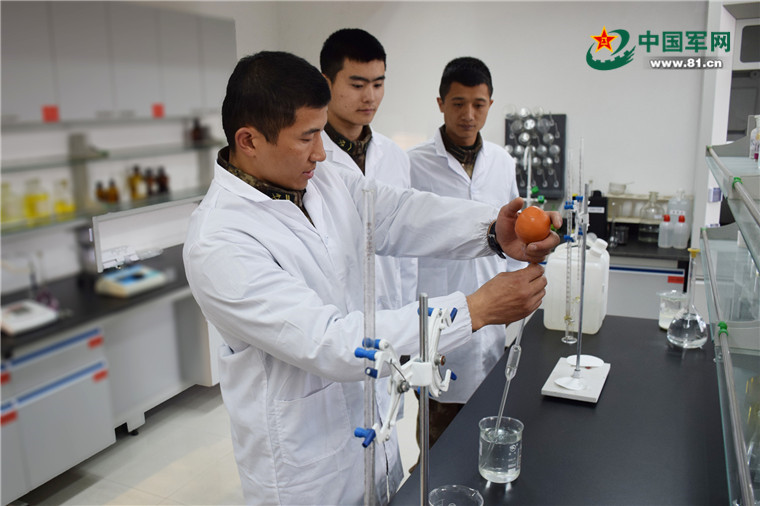 他从班第一“跑”到团第一，凭的就是这股不服输的劲儿