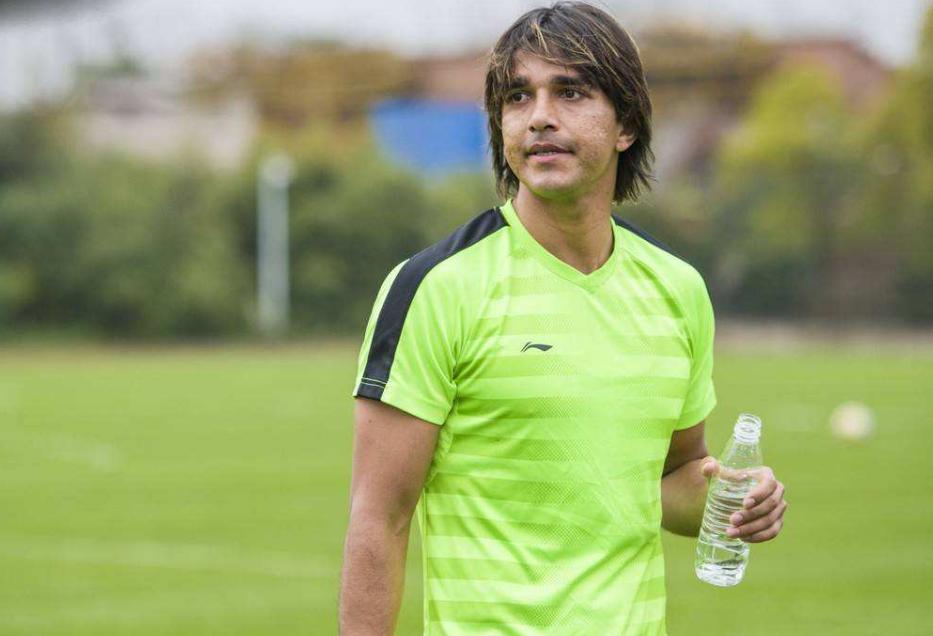 中超归化球员最新消息,恒大归化国脚申花