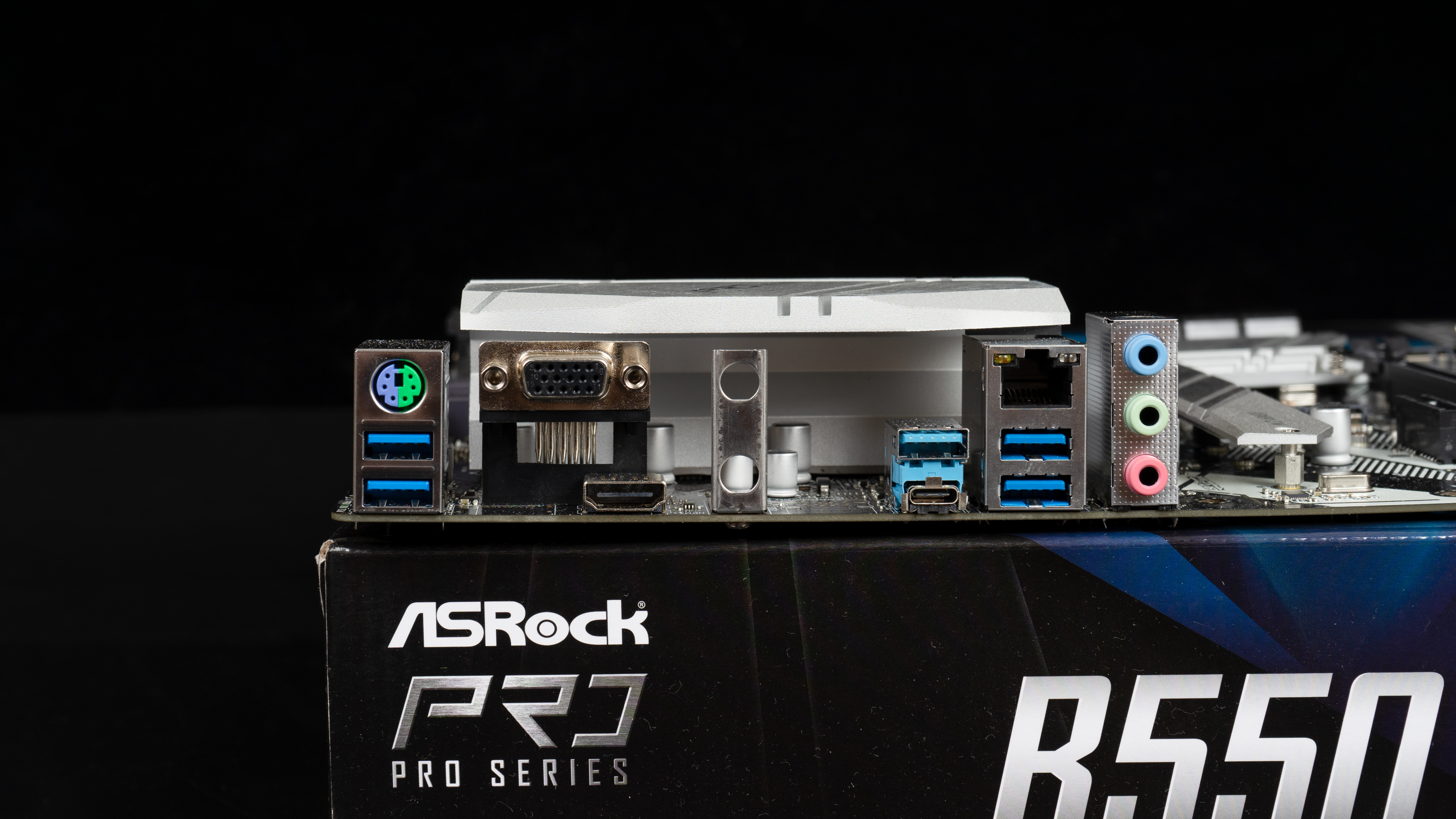 49年入国军？3700X+B550+2070S够用*党**装机