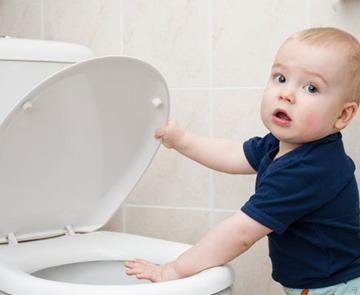 小孩要上厕所都不喊人怎么办,孩子想上厕所老师不让去怎么沟通