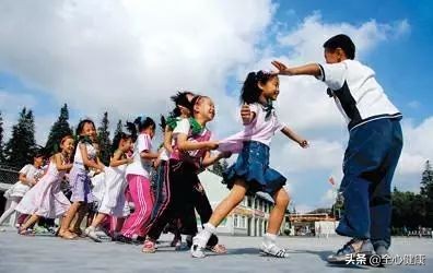 自闭症孩子如何改善自言自语,自闭症儿童自言自语的纠正策略