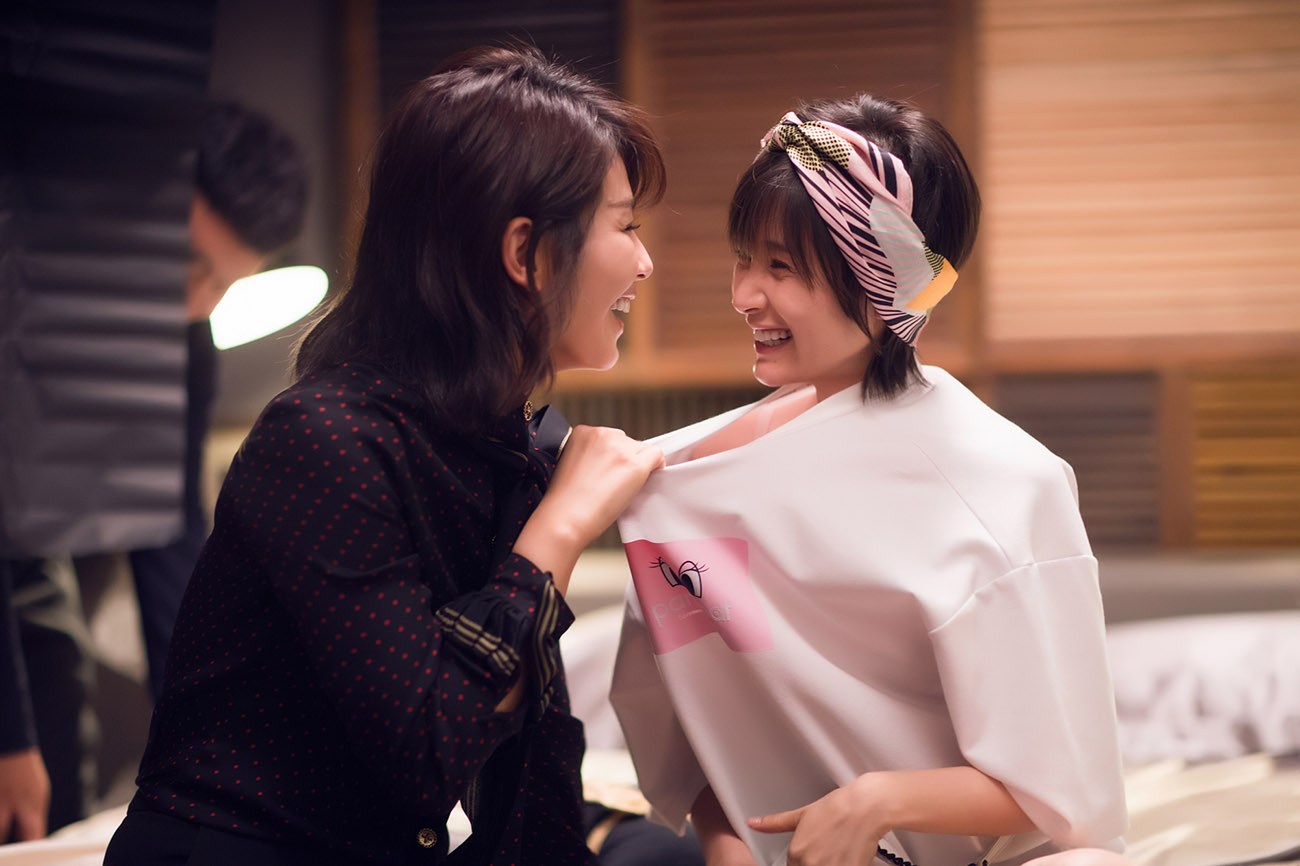 女生如何扎发带更时尚,用一条发带变造型