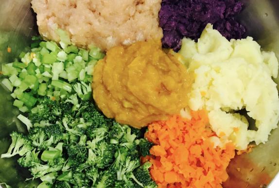 怎么改善狗狗的饮食和排便,怎么改善狗狗饮食去泪痕