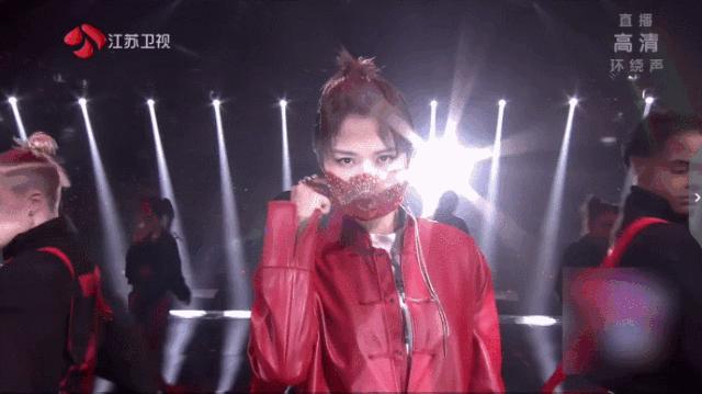 春晚的李谷一跨年的李宇春,李谷一李宇春串烧